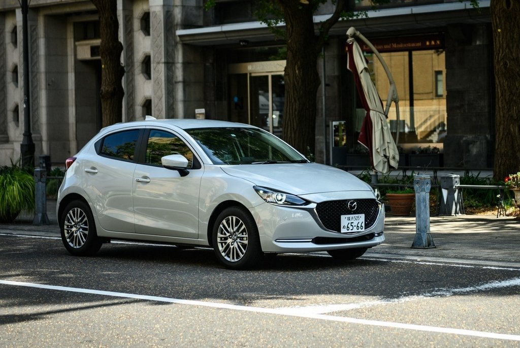 Atjaunināts subkompaktais hečbeks Mazda 2
