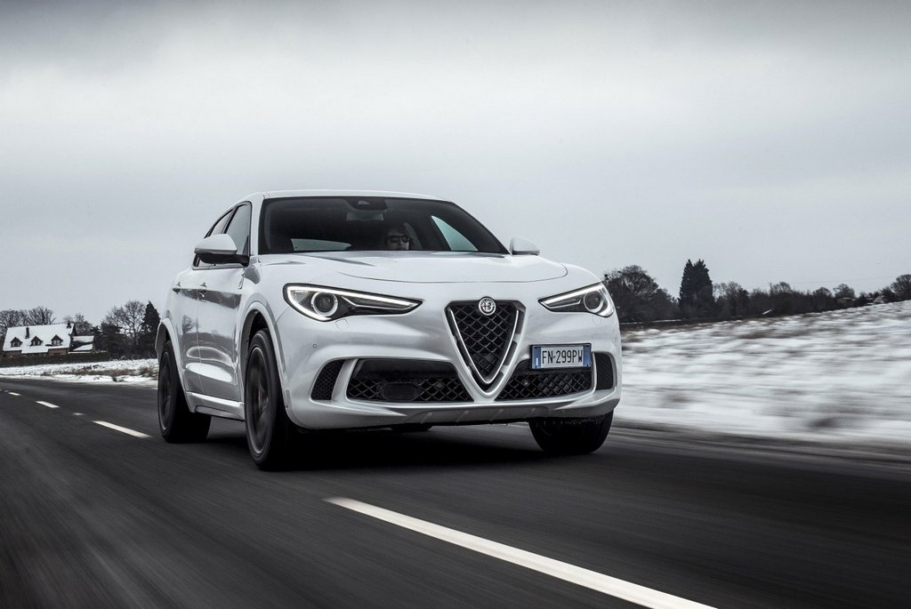 Alfa Romeo Stelvio kompaktā krosovera pirmā paaudze