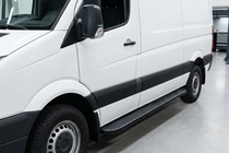 Volkswagen Crafter 2016– Sānu pakāpieni Bosphorus Black (2 gab., alumīnijs) Vidējā riteņu bāze foto 1