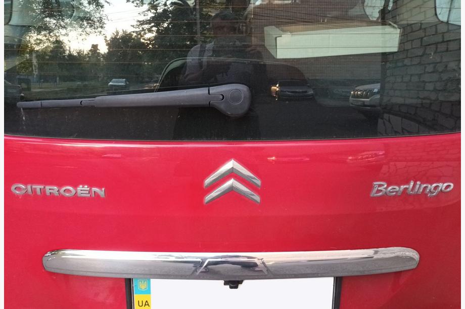 Peugeot Partner Tepee 2008–2018 Hroma līste virs numura zīmes (nerūsējošais tērauds) Image
