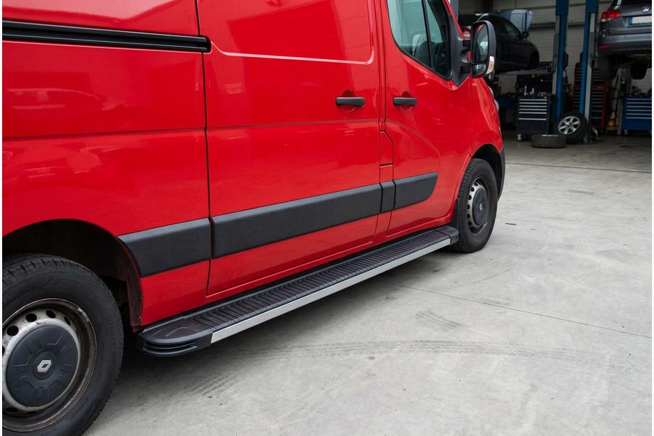 Nissan NV400 2010–2024 Sānu sliekšņi Maya V1 (2 gab., alumīnijs) Vidējā riteņu bāze Image
