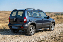 Chevrolet Niva 1998–2020 Sānu pakāpieni BlackLine (2 gab., alumīnijs) foto 1