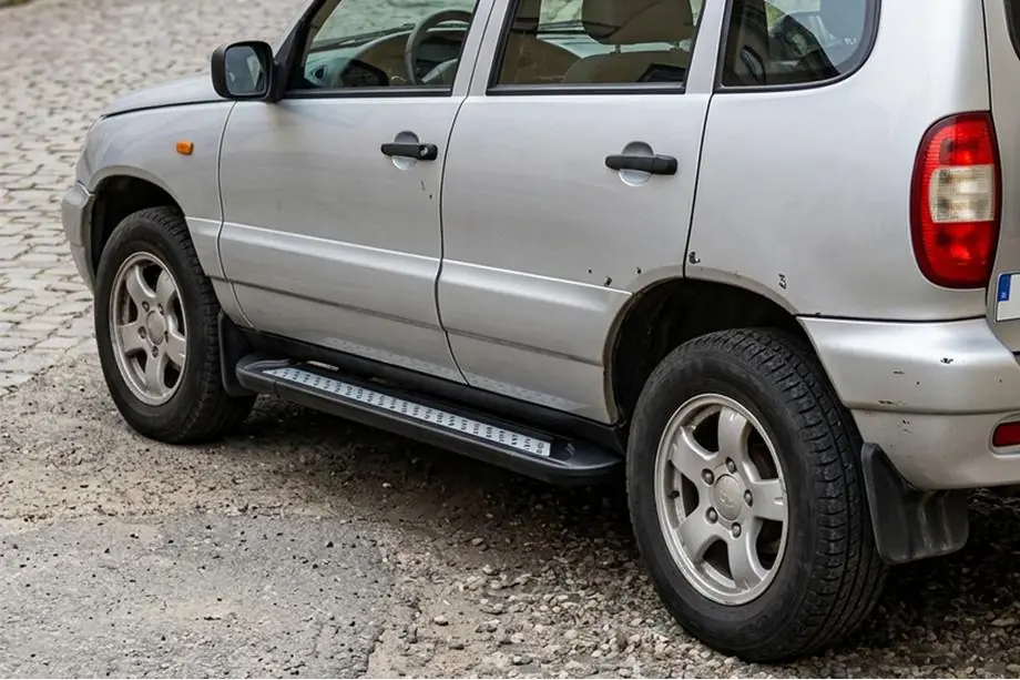 Chevrolet Niva 1998–2020 Sānu sliekšņi New Vision Black (2 gab., alumīnijs) Foto 1