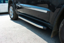 Jeep Grand Cherokee WK2 2010–2021 Sānu pakāpieni BlackLine (2 gab., alumīnijs) foto 1