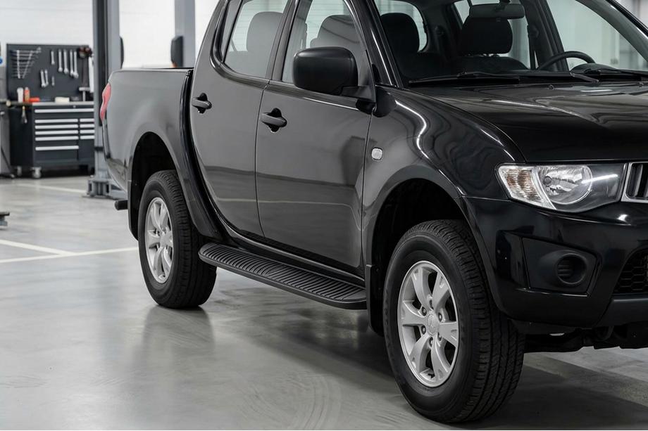 Mitsubishi L200 2006–2015 Sānu sliekšņi Tayga Black (2 gab., alumīnijs) Image