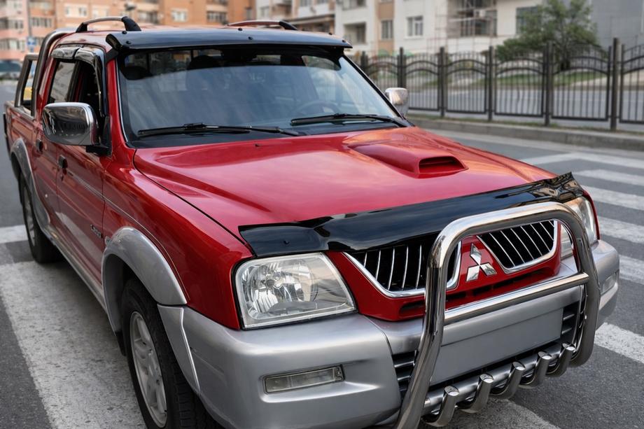 Mitsubishi L200 1996–2006 Motora pārsega deflektors (EuroCap) Image