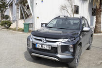 Mitsubishi L200 2015–2024 Motora pārsega deflektors (2019+, EuroCap) foto 11