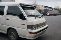 Mitsubishi L300 1986–2013 Vējstikla vizieris foto 2