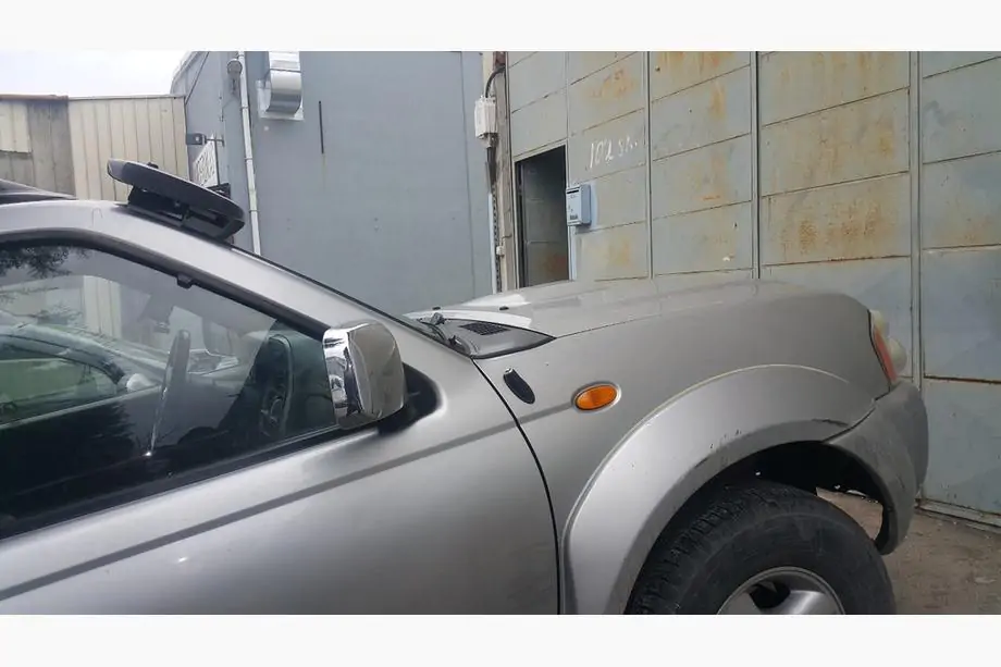 Nissan NP300 1999–2015 Vējstikla vizieris (melns spīdīgs, 5 mm) Foto 10
