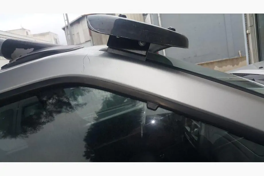 Nissan NP300 1999–2015 Vējstikla vizieris (melns spīdīgs, 5 mm) Foto 11