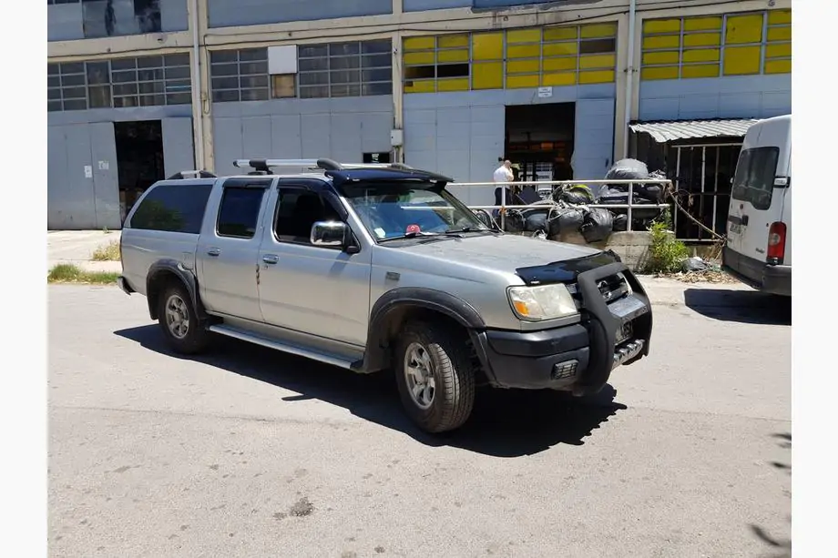 Nissan NP300 1999–2015 Vējstikla vizieris (melns spīdīgs, 5 mm) Foto 3