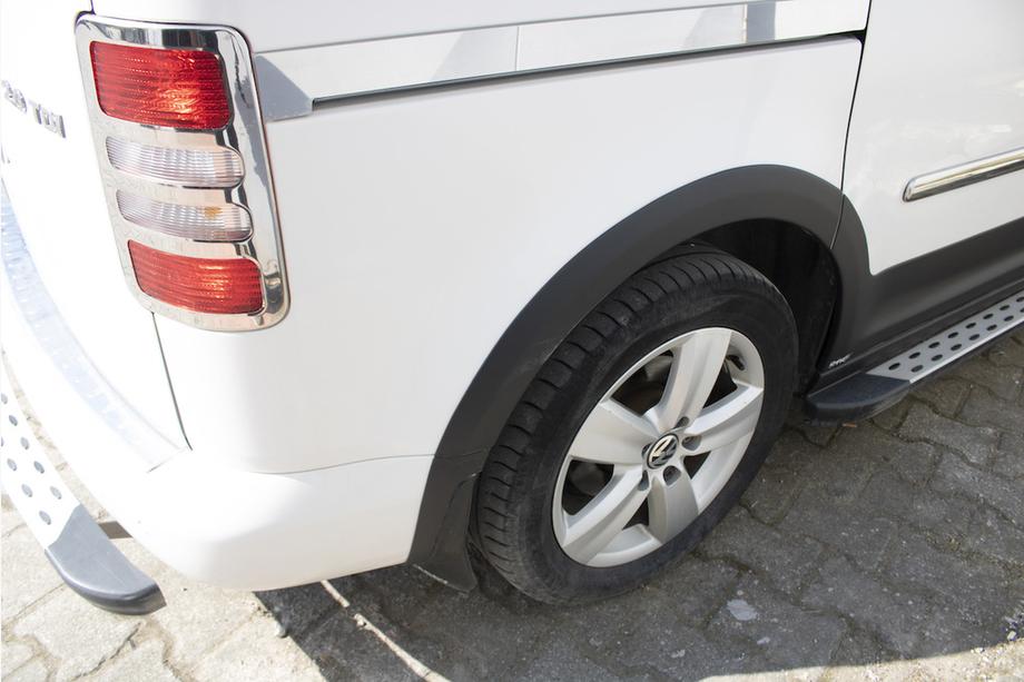 Volkswagen Caddy 2015–2020 Moldingu un arku paplašinātāju komplekts 1 durvis, īsā riteņu bāze Foto 14