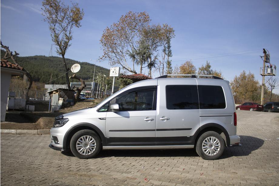 Volkswagen Caddy 2015–2020 Moldingu un arku paplašinātāju komplekts 1 durvis, īsā riteņu bāze Foto 4
