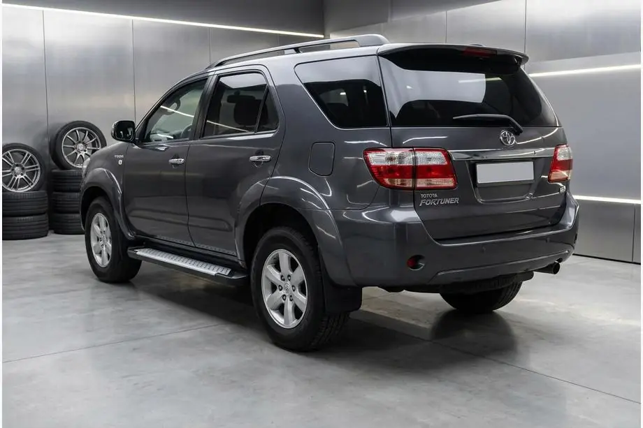 Toyota Fortuner 2006–2015 Sānu pakāpieni Allmond Grey (2 gab., alumīnijs) Foto 1