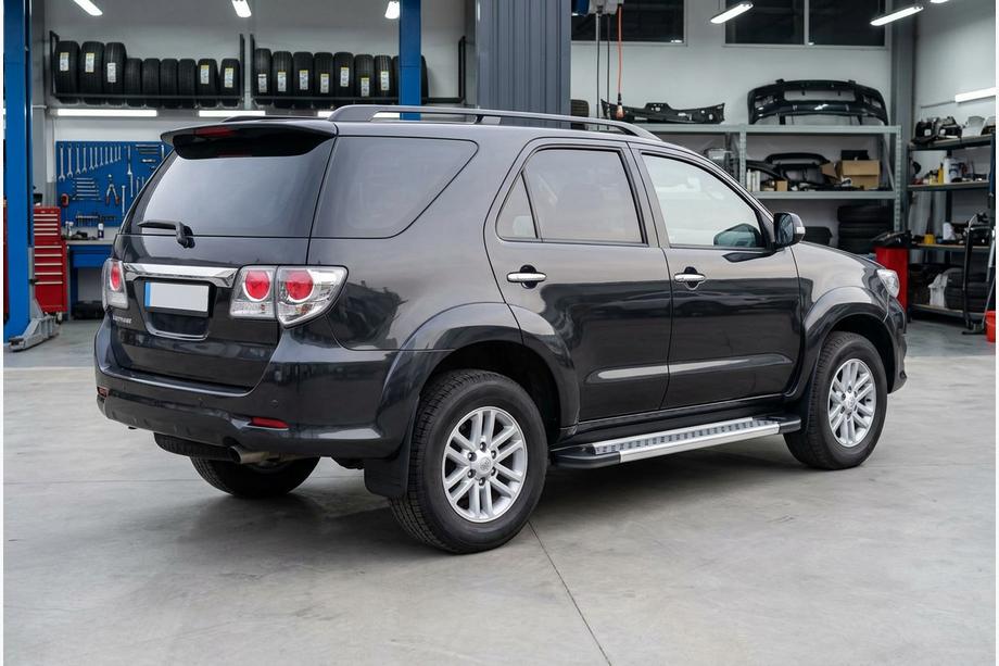 Toyota Fortuner 2006–2015 Sānu sliekšņi New Vision Grey (2 gab., alumīnijs) Image