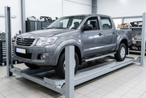 Toyota Hilux 2006–2015 Sānu pakāpieni BlackLine (2 gab., alumīnijs) foto 1