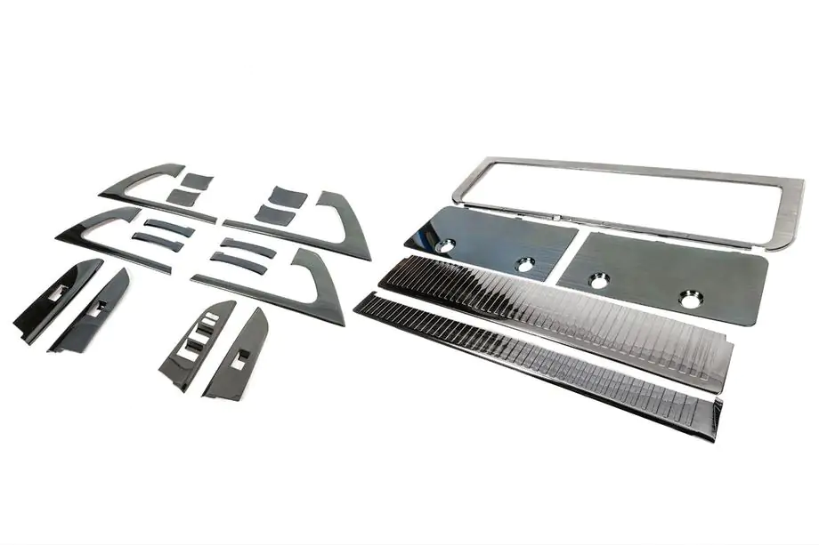 Toyota Land Cruiser 200 2007–2021 Ieliktņu komplekts (tumšs birstēts alumīnijs) Image