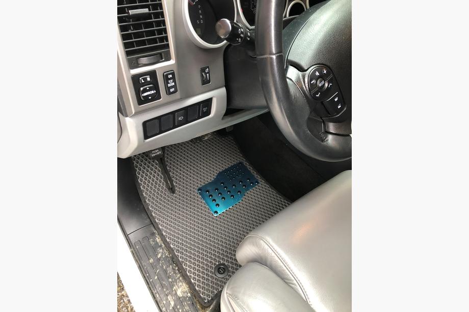 Toyota Sequoia 2007–2022 Poliuretāna salona paklāji, 3 rindas (EVA, melni) Vidējā rinda – roku balsts Foto 6