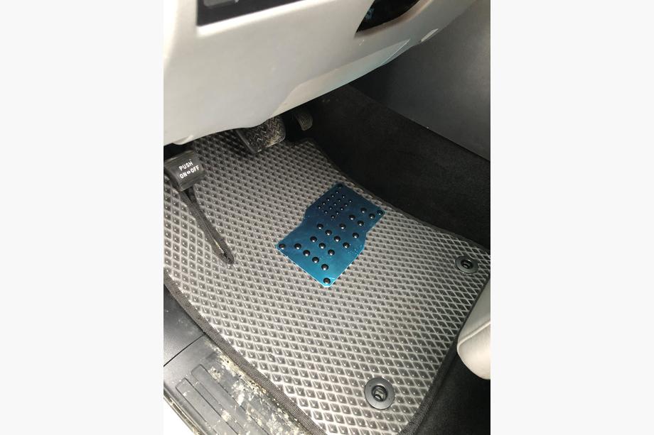 Toyota Sequoia 2007–2022 Poliuretāna salona paklāji, 3 rindas (EVA, melni) Vidējā rinda – roku balsts Foto 8