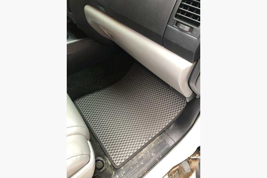 Toyota Sequoia 2007–2022 Poliuretāna salona paklāji, 3 rindas (EVA, melni) Vidējā rinda – roku balsts Foto 9