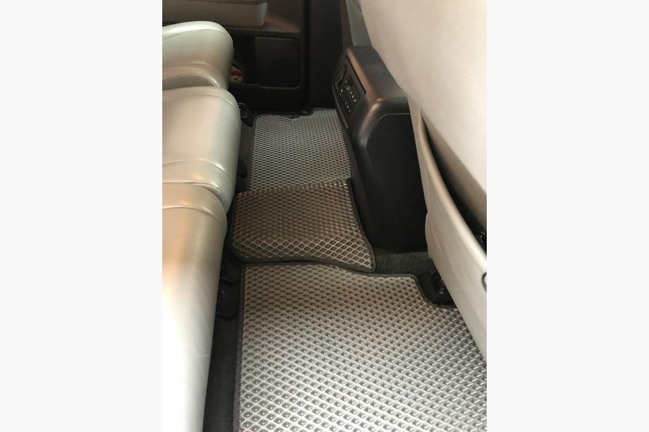 Toyota Sequoia 2007–2022 Poliuretāna salona paklāji, 3 rindas (EVA, melni) Vidējā rinda – roku balsts Foto 12