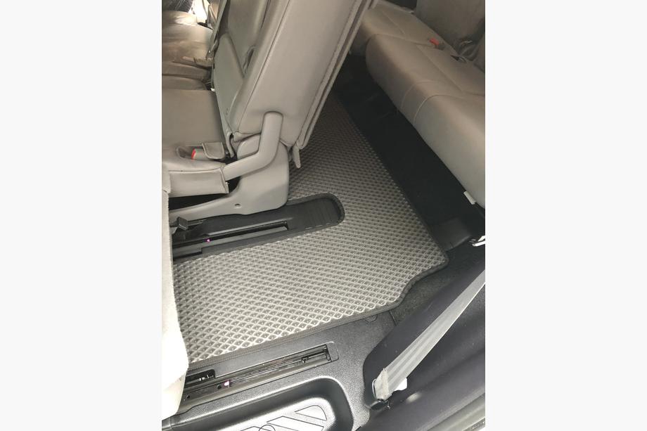 Toyota Sequoia 2007–2022 Poliuretāna salona paklāji, 3 rindas (EVA, melni) Vidējā rinda – roku balsts Foto 17
