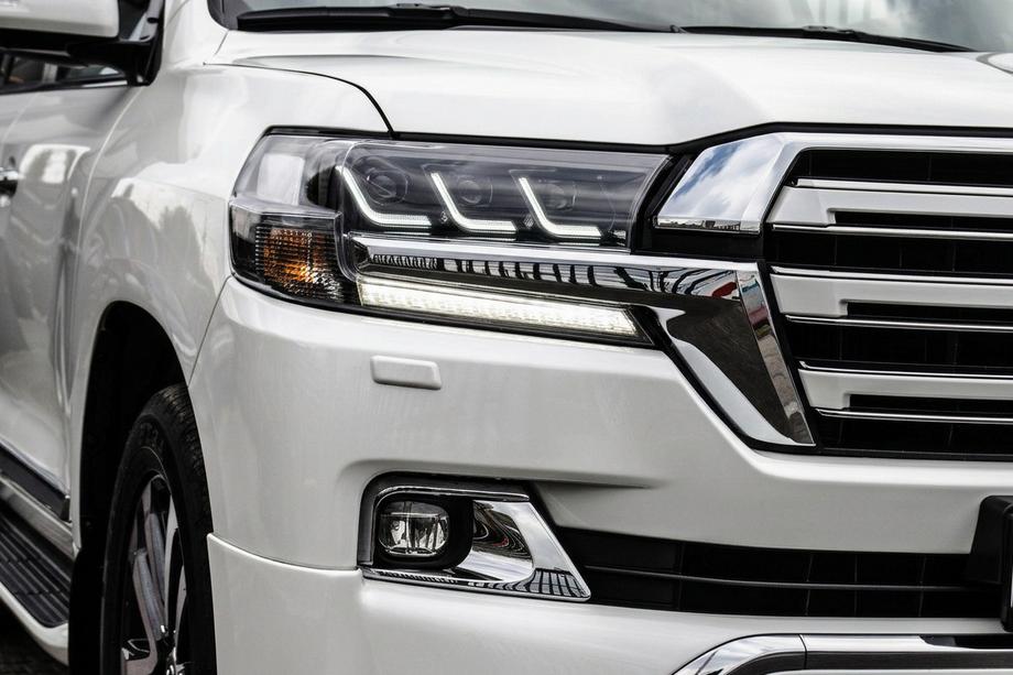 Toyota Land Cruiser 200 2007–2021 Priekšējie lukturi 2016+ (LX-Design) Image
