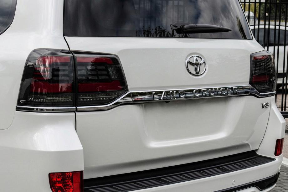Toyota Land Cruiser 200 2007–2021 Aizmugurējie lukturi 2016-2021 (Sequential Red) Image
