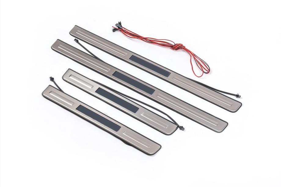 Toyota Land Cruiser 200 2007–2021 Durvju sliekšņu uzlikas ar apgaismojumu (4 gab.) Foto 2