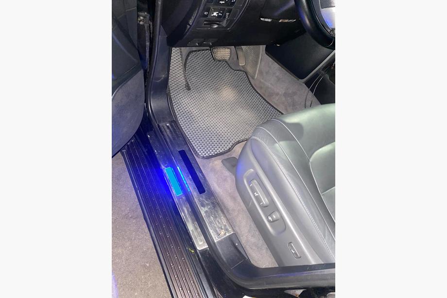 Toyota Land Cruiser 200 2007–2021 Durvju sliekšņu uzlikas ar apgaismojumu (4 gab.) Foto 8