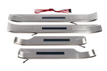 Toyota Land Cruiser 200 2007–2021 Salona iekšējo sliekšņu uzlikas ar apgaismojumu (4 gab.) foto 2
