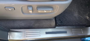Toyota Land Cruiser 200 2007–2021 Salona iekšējo sliekšņu uzlikas ar apgaismojumu (4 gab.) foto 3