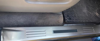 Toyota Land Cruiser 200 2007–2021 Salona iekšējo sliekšņu uzlikas ar apgaismojumu (4 gab.) foto 4