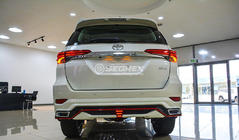 Toyota Fortuner 2015– Lexus-TRD V2 virsbūves body kit komplekts (2015-2020) foto 3