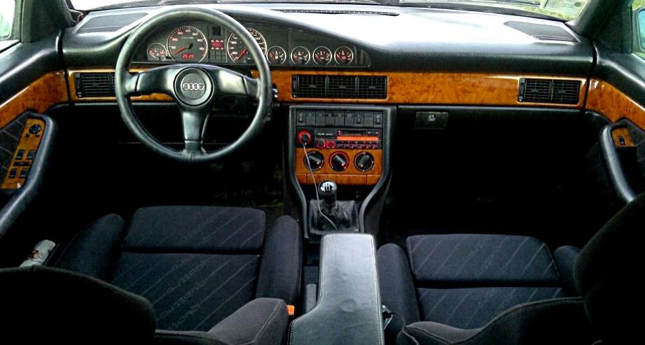 Audi 100 priekšējā paneļa uzlikas un to īpašības