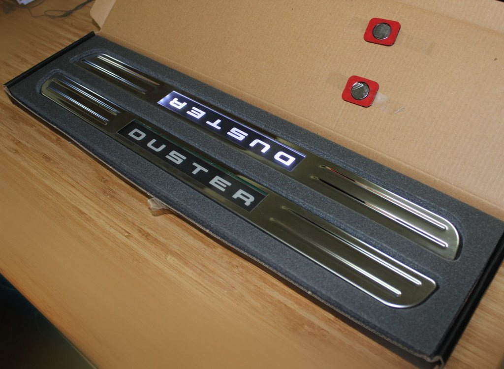 Bezvadu izgaismoti sliekšņi Renault Duster