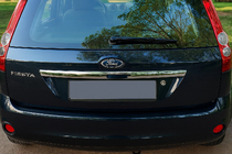 Ford Fiesta 2002–2008 Uzliktnis virs numura zīmes (nerūsējošais tērauds) Carmos - turku teras foto 1