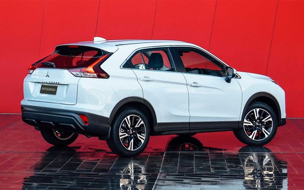 Atklāts atjauninātais Mitsubishi Eclipse Cross krosovera modelis