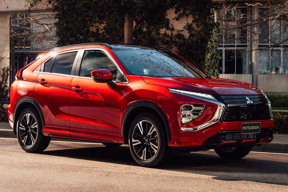 Atklāts atjauninātais Mitsubishi Eclipse Cross krosovera modelis
