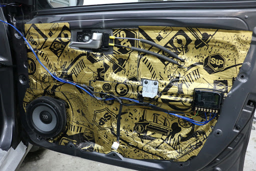 Auto skaņas izolācija: kā uzlabot audiosistēmas skanējumu