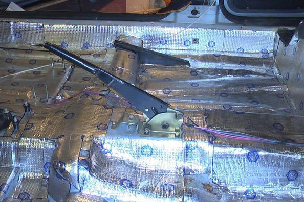 VAZ 2110 grīdas skaņas izolācija saviem spēkiem
