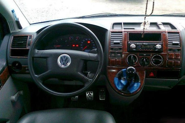Volkswagen T5 Multivan salona tūnings un paneļa uzlikas