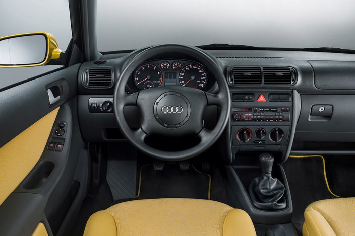 Audi A3 paneļa uzlikas oglekļa šķiedras stilā