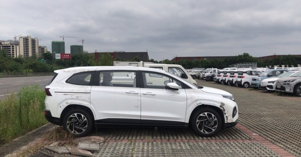 Hyundai prezentē jauno Custo minivenu