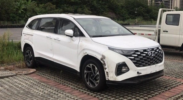 Hyundai prezentē jauno Custo minivenu