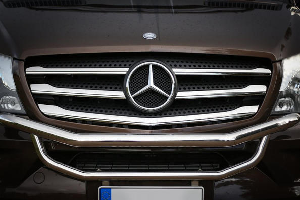 Hromēta uzlika automobiļa radiatora restei