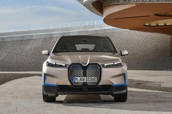Elektriskais krosovers BMW iX – vācu zīmola tehnoloģiskais flagmanis