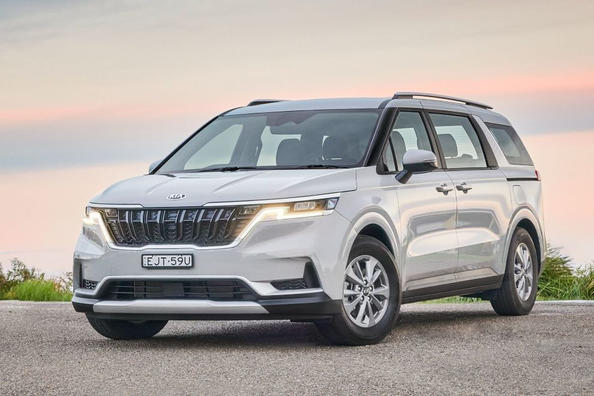 Jaunās paaudzes KIA Carnival minivena apskats