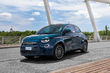 Elektriskā subkompaktā hečbeka Fiat 500e apskats foto 1