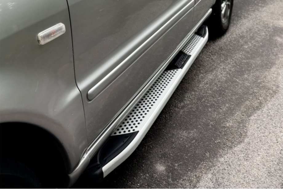 Mercedes ML W163 1997–2005 Mevsim Grey sānu pakāpieni (2 gab., alumīnijs) Image